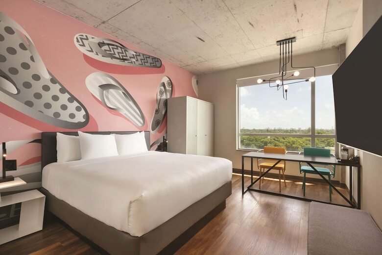 Hotel Radisson Red Miami Airport