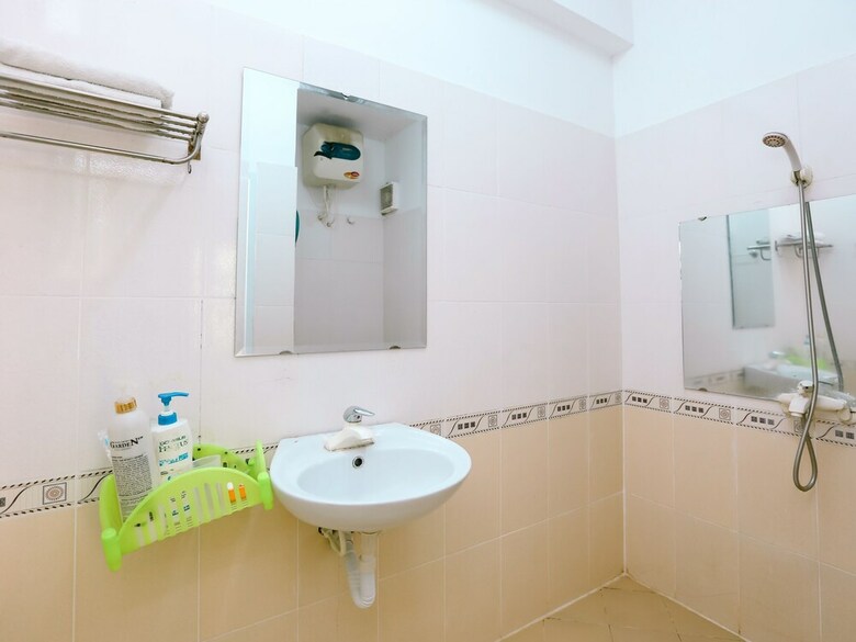 Oyo 436 Huong Quynh Hotel