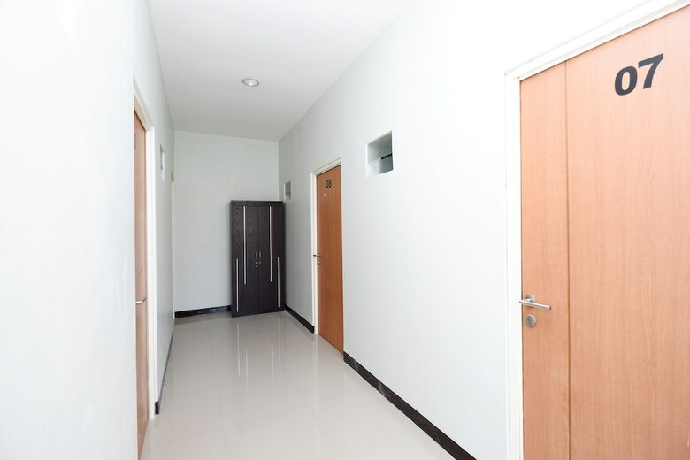 Hotel Oyo 1565 Palebon Residence