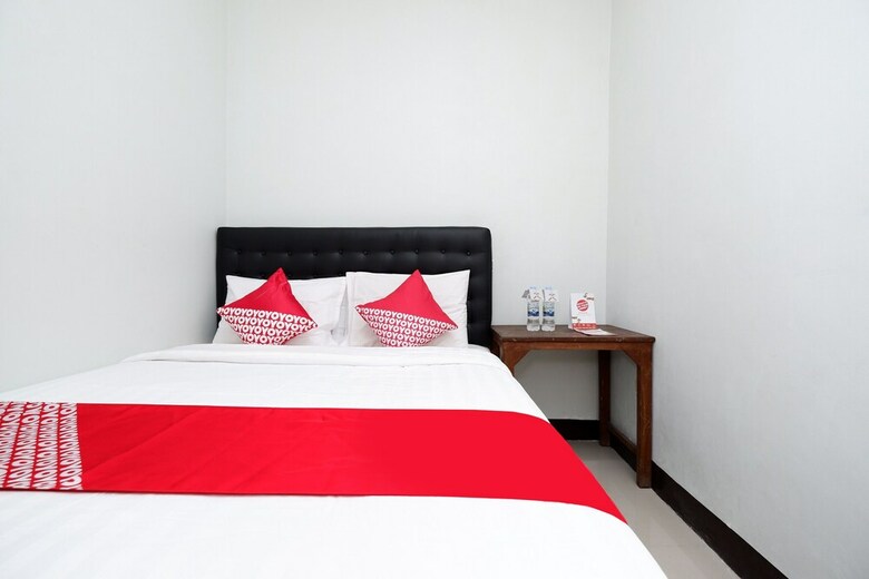 Hotel Oyo 1565 Palebon Residence