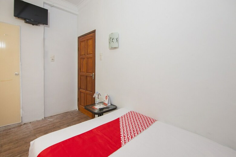 Hostal Oyo 1543 Sibayak Ncole