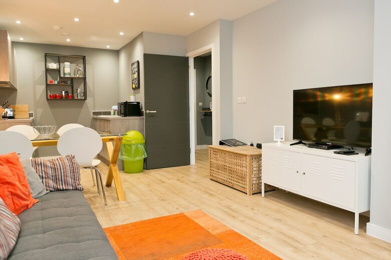 Stylish Warehouse Apartment In Central Cardiff