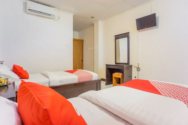 Oyo 2180 Vina Vira Hotel
