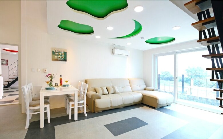 Gyeongju The One Pension - Red