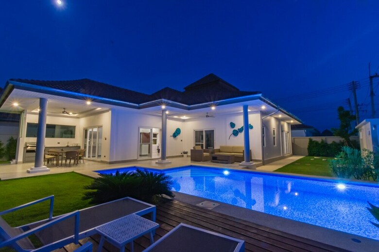 Tropical 3 Bedrooms Pool Villa Mp75