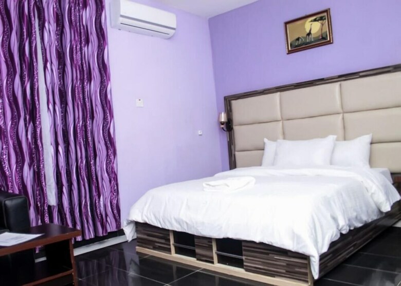 Demeg Hotel And Suites