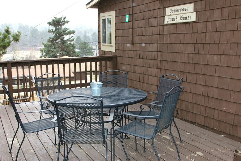 Cabana Lazy R Cottages: 6