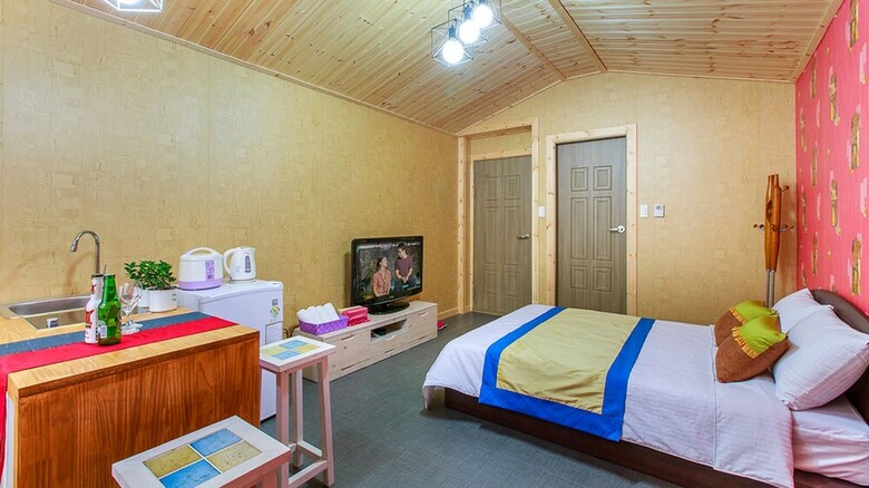 Lake And Pine Spa Pension