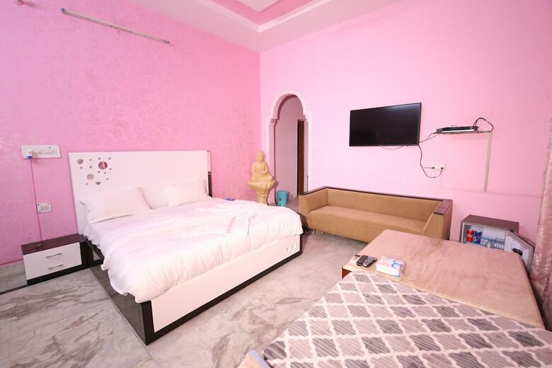 Hotel The Karnal Resort