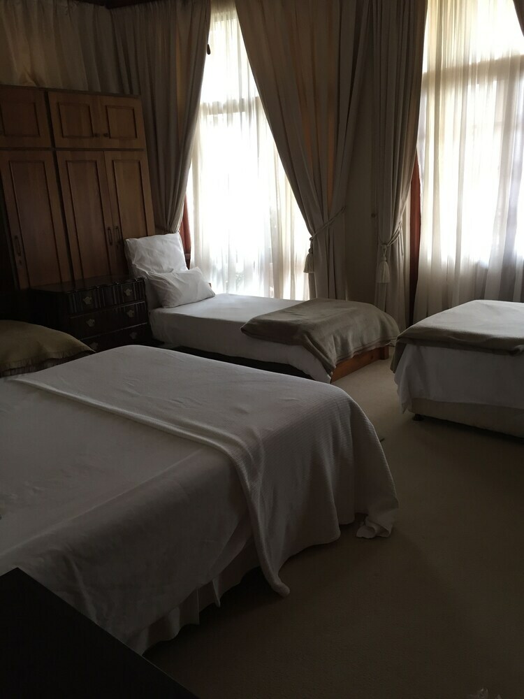 Hostal Riverfront Backpackers
