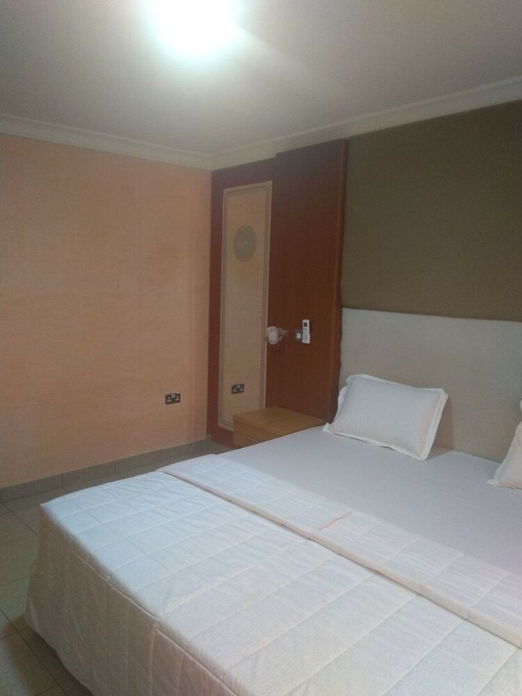 Hotel Plot1 Suites
