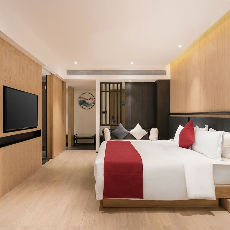 Huali Hotel