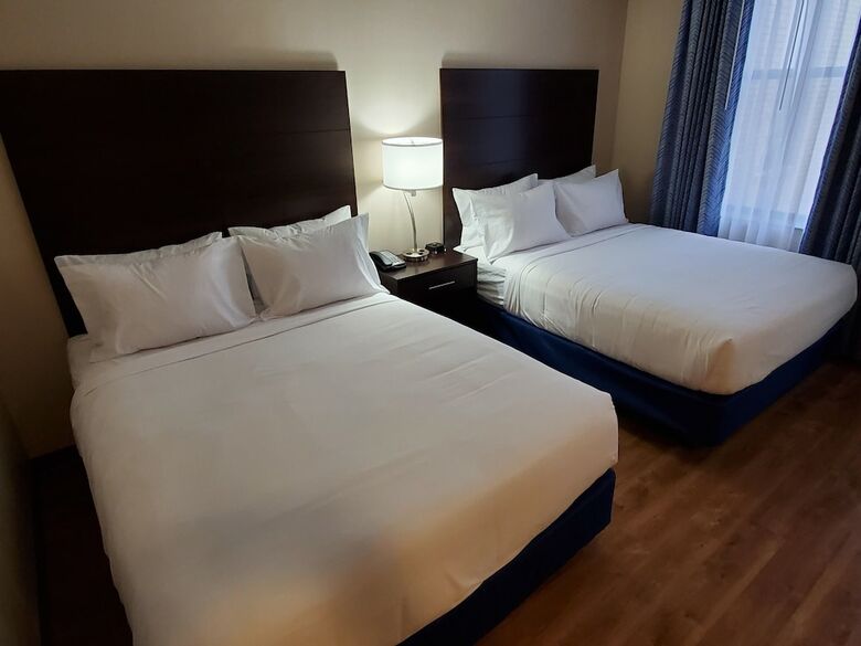 Ariel Broadway Hotel By Cobblestone
