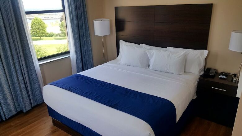 Ariel Broadway Hotel By Cobblestone
