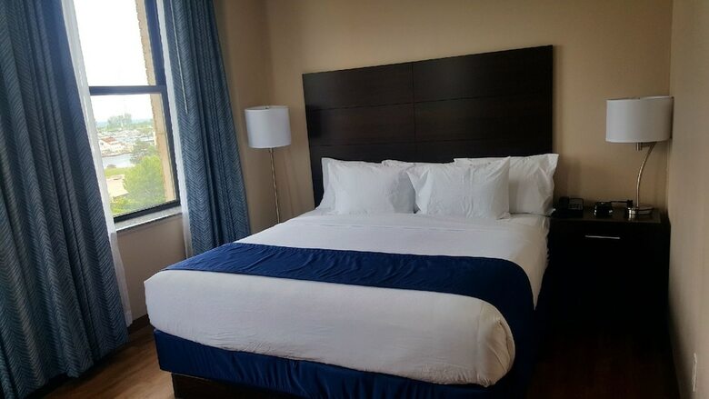 Ariel Broadway Hotel By Cobblestone