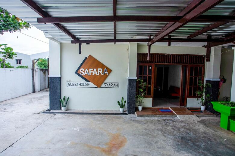Hostal Oyo 2409 Safara Guesthouse Syariah