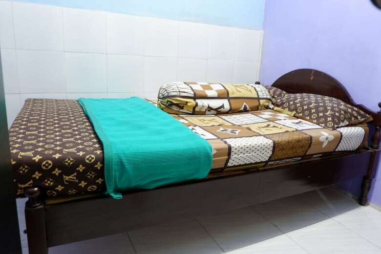 Hostal Oyo 2342 Asti Residence 1