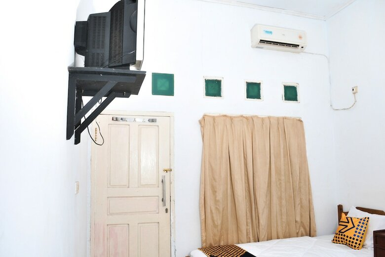 Hostal Spot On 2501 Rendy Putra Malingping