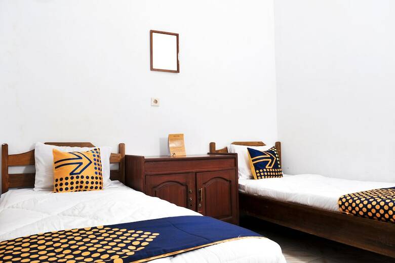 Hostal Spot On 2501 Rendy Putra Malingping