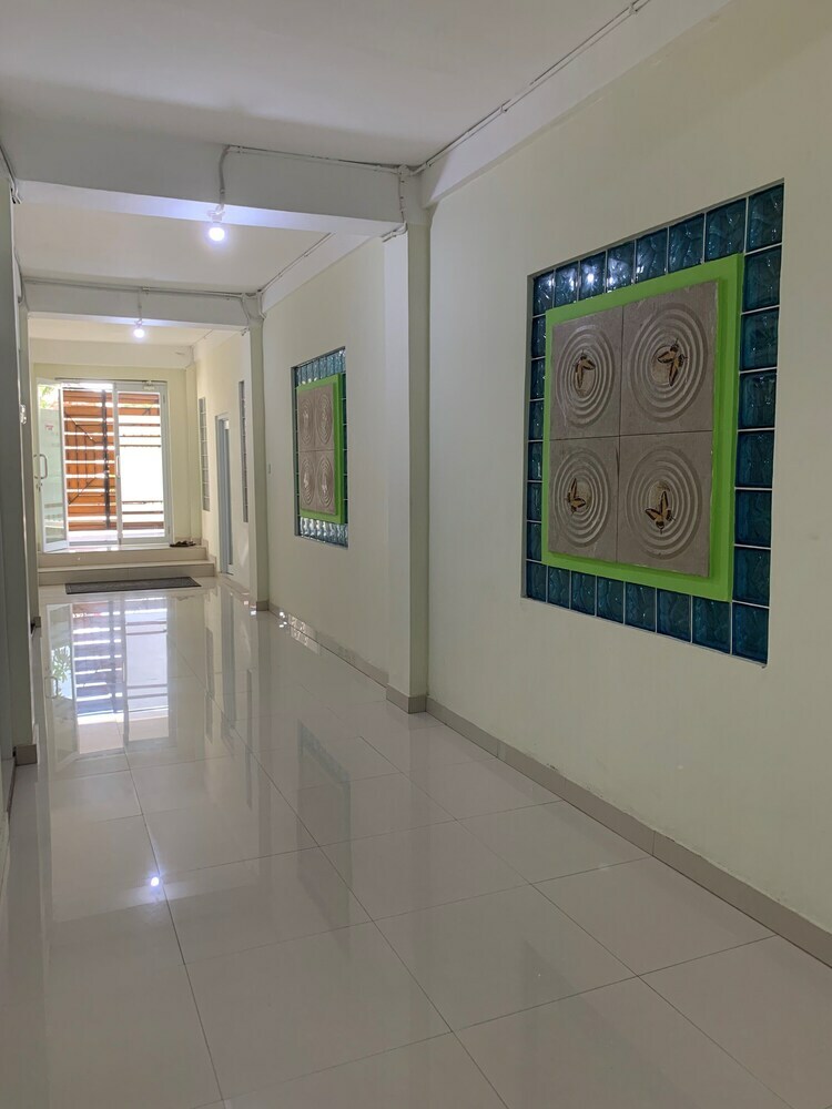 Hostal Oyo 2203 Wira Residence