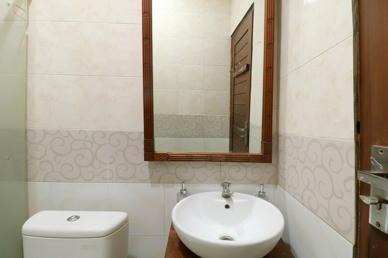 Hostal Oyo 2581 Ketut Smile