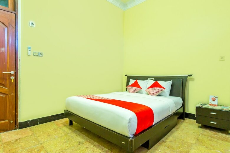 Hostal Oyo 2848 Senaz Guesthouse