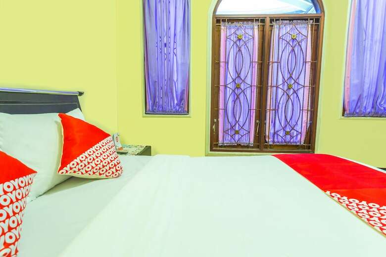 Hostal Oyo 2848 Senaz Guesthouse
