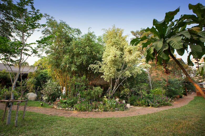Hotel Cattani's Riverside Home