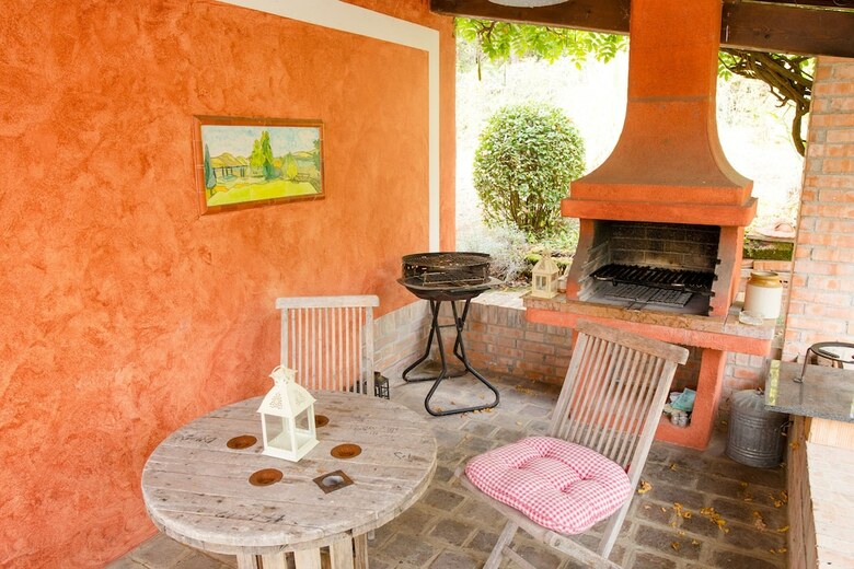 Residencia Home Set In Olive Grove