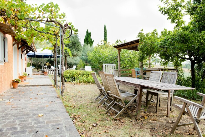 Residencia Home Set In Olive Grove