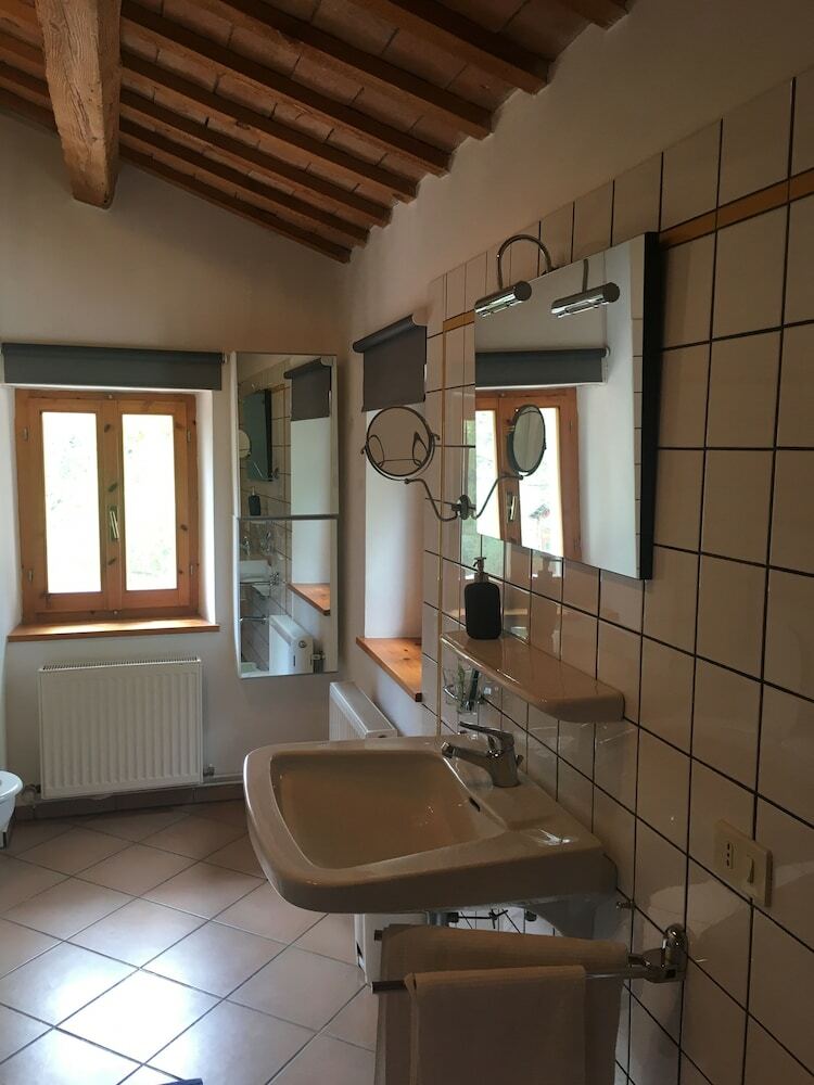 Residencia Home Set In Olive Grove