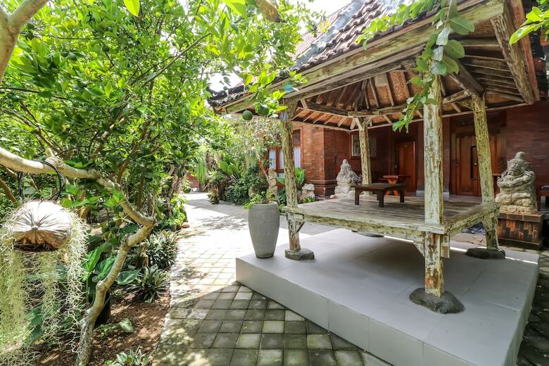 Hotel Oyo 2607 Men Bebas Residence