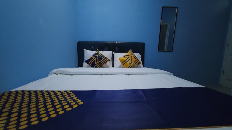 Hotel Oyo 2302 Blue House Costel