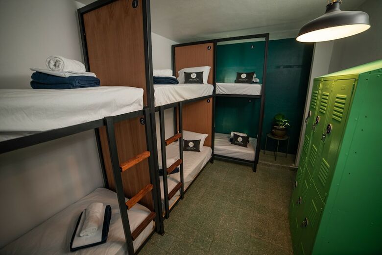Hostal Santurcia Hostel - Adults Only