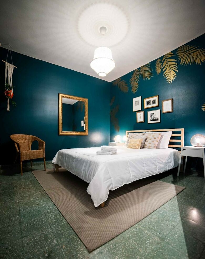 Hostal Santurcia Hostel - Adults Only
