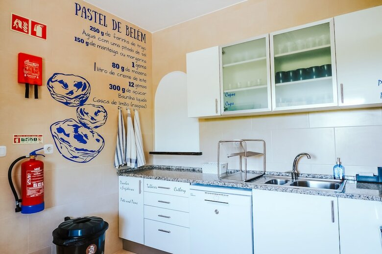 Hostal Help Yourself Hostels - Restelo