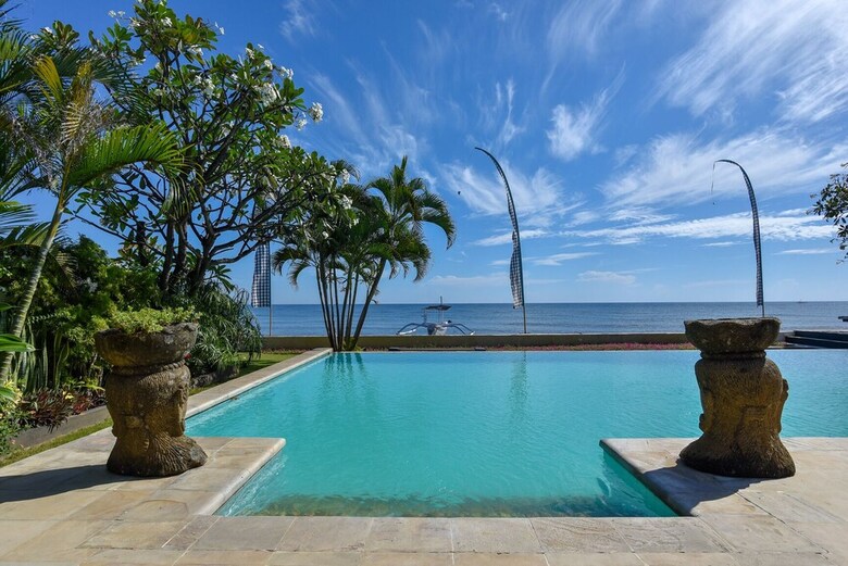 Villa Lovina Beach 1