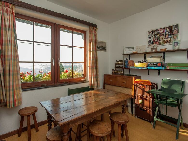 Friendly And Rustic Family Home With Fireplace And Panoramic Views