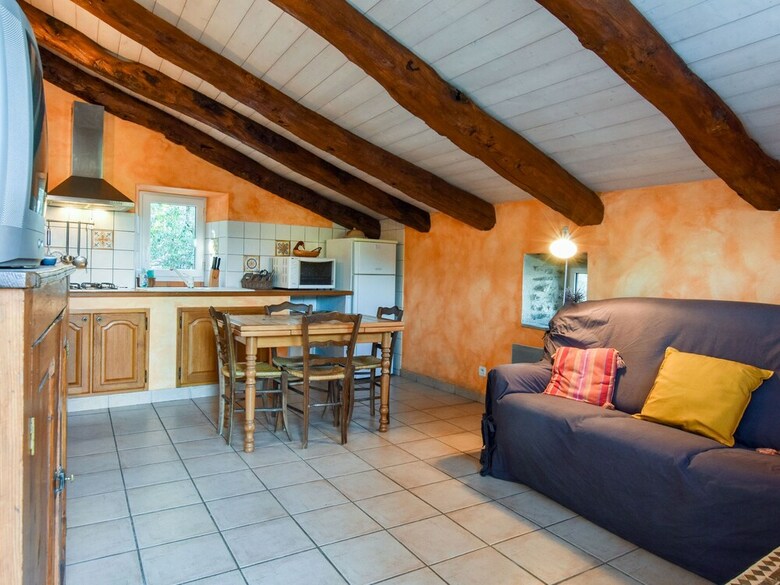 Charming Holiday Home In Saint-beauzire Near Forest