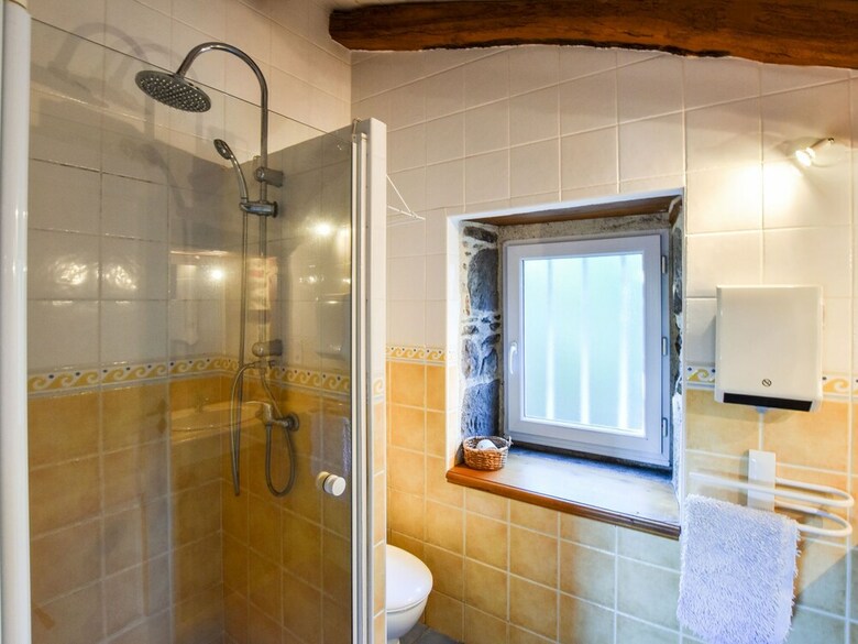 Charming Holiday Home In Saint-beauzire Near Forest