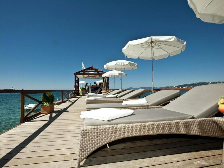 Luxurious Villa In Aix-en-provence With Jacuzzi
