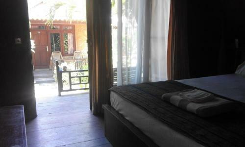 Coral Beach Pizza Cottages