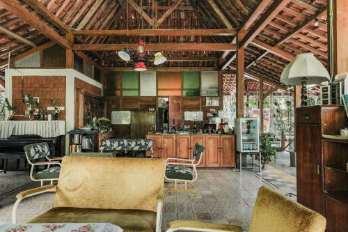 Bed & Breakfast Djajanti House