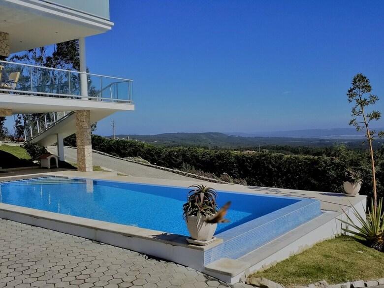 Modern Villa In Caldas Da Rainha By The Sea