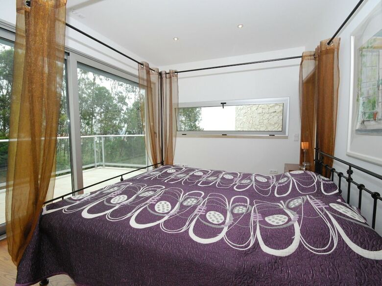 Modern Villa In Caldas Da Rainha By The Sea