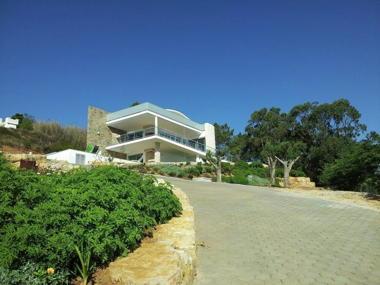 Modern Villa In Caldas Da Rainha By The Sea