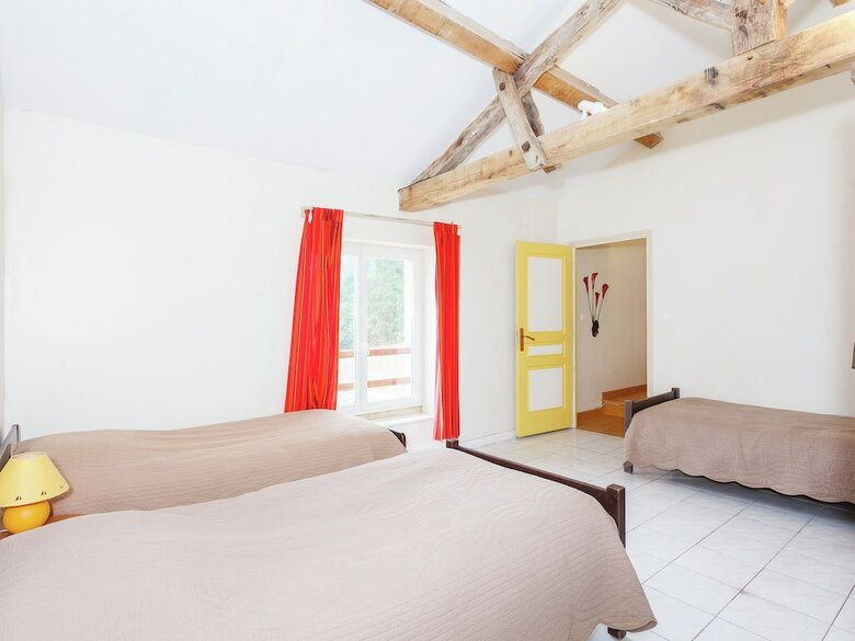 Spacious Holiday Home With Private Swimming Pool In Loubejac