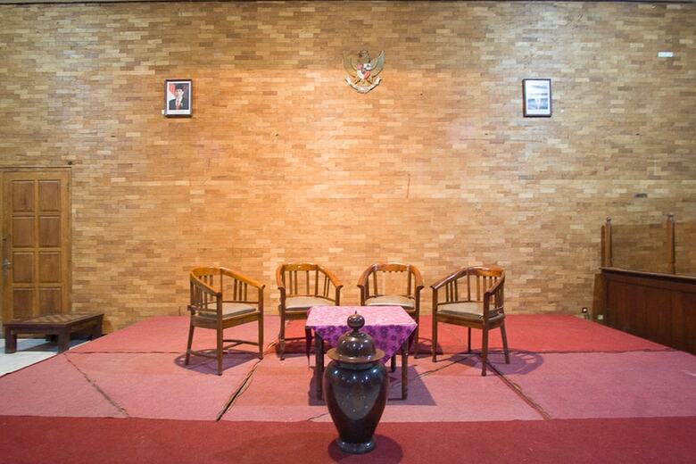 Hotel Reddoorz Plus @ Jalan Raya Pasir Putih