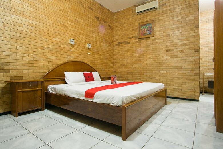 Hotel Reddoorz Plus @ Jalan Raya Pasir Putih