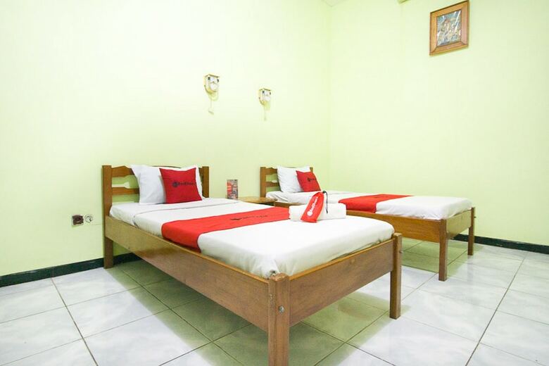 Hotel Reddoorz Plus @ Jalan Raya Pasir Putih